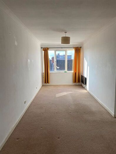 1 Bedroom Flat To Rent In Baronson Gardens, Abington, Northampton, NN1
