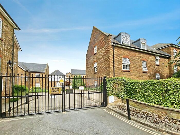 1 Bedroom Flat For Sale In Davy Court, Rochester, ME1