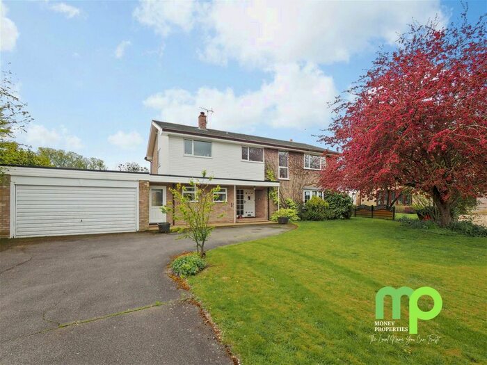 5 Bedroom Detached House For Sale In Hunters Ride, Caston, NR17