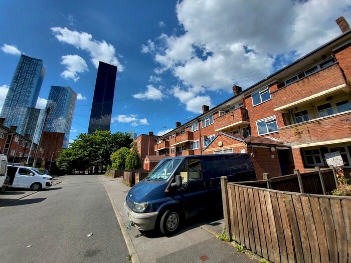 3 Bedroom Flat To Rent In Rockdove Avenue, Hulme, Manchester., M15