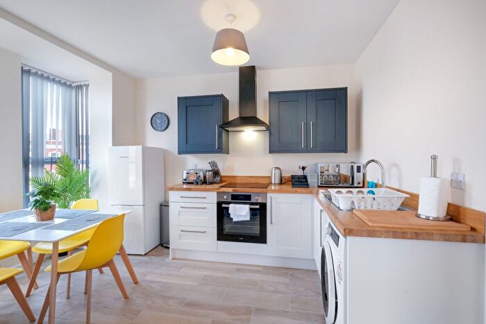 2 Bedroom Flat To Rent In Market Place, Wednesbury, WS10