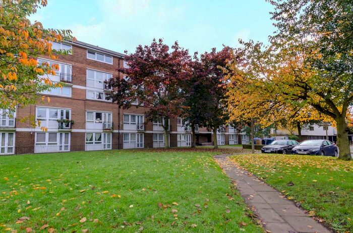 2 Bedroom Maisonette To Rent In Mandeville Close, Blackheath, London, SE3