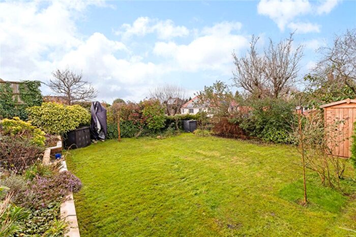 4 Bedroom Detached House For Sale In Grove End Road, Farnham, Surrey, GU9