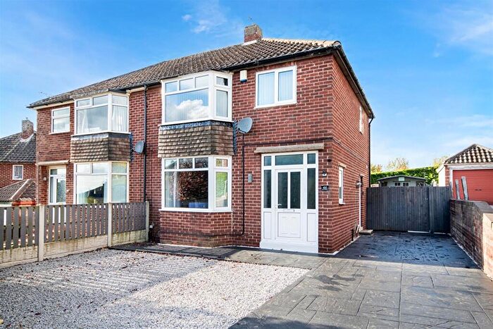 3 Bedroom Semi-Detached House For Sale In Renishaw Avenue, Rotherham, S60