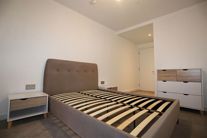 2 Bedroom Apartment To Rent In Manchester New Square, M1