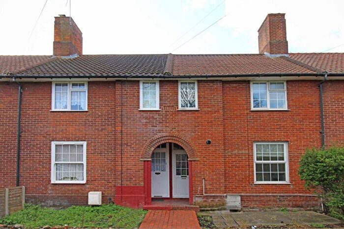3 Bedroom Semi-Detached House To Rent In Old Oak Common Lane, Acton, W3