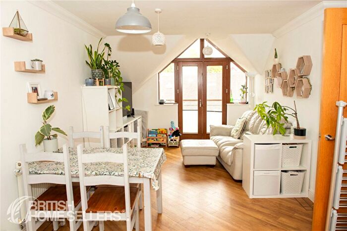 2 Bedroom Flat For Sale In Edwards Close, Kings Worthy, Winchester, Hampshire, SO23