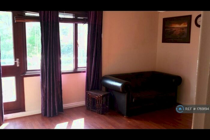 2 Bedroom Flat To Rent In Daisy Bank, Sheffield, S3
