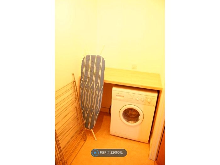 2 Bedroom Flat To Rent In Castlebank Place, Glasgow City, G11