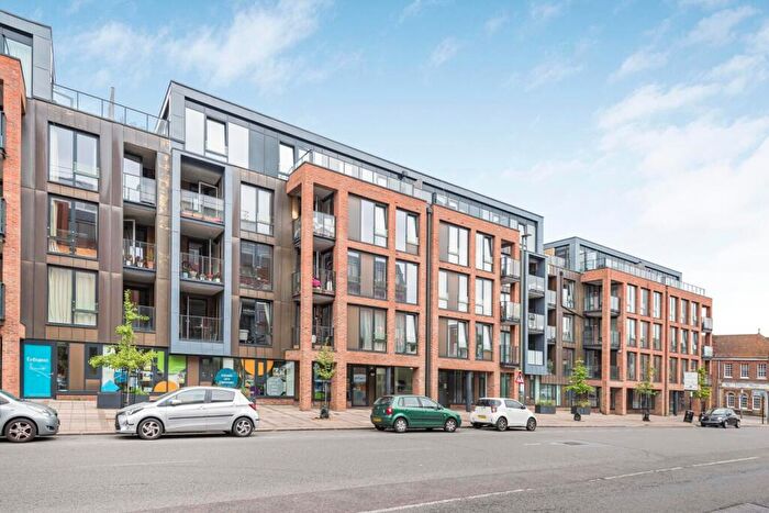 1 Bedroom Apartment For Sale In High Road, London, N12