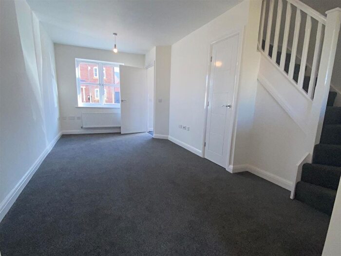 2 Bedroom Property To Rent In Sanderson Drive, Hessle, HU13