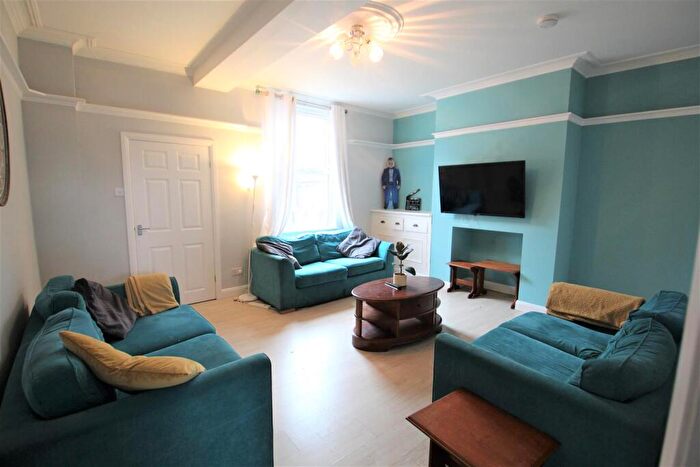 6 Bedroom Terraced House To Rent In Lucas Place, Woodhouse, Leeds, LS6