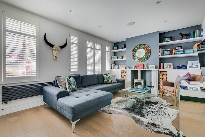 3 Bedroom Maisonette To Rent In Oxford Avenue, London, SW20