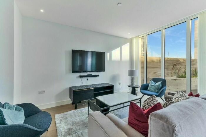 3 Bedroom Flat To Rent In Gauging Square, London, E1W