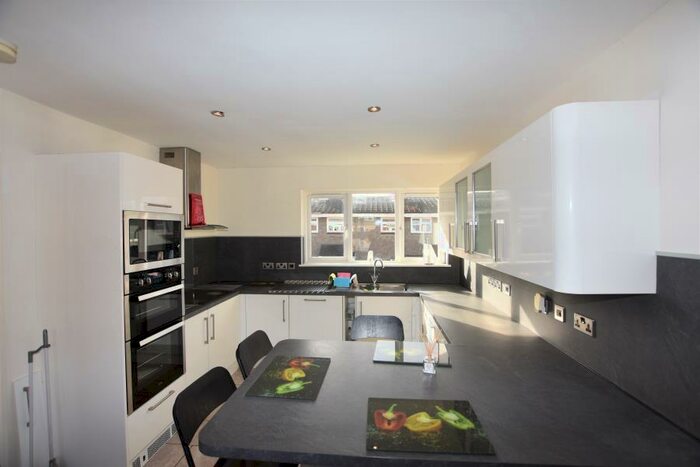 6 Bedroom Terraced House To Rent In Lynwood Walk, Harborne, B17