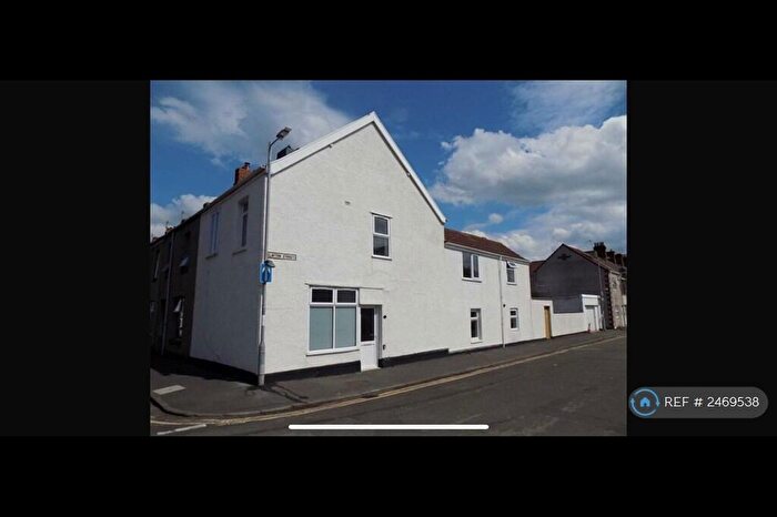 4 Bedroom Semi-Detached House To Rent In Clayton Street, Avonmouth, Bristol, BS11