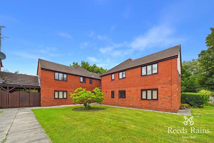 2 Bedroom Apartment For Sale In Kings Court, Leyland, Lancashire, PR25