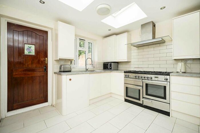 4 Bedroom House To Rent In Grand Walk, Solebay Street, E1