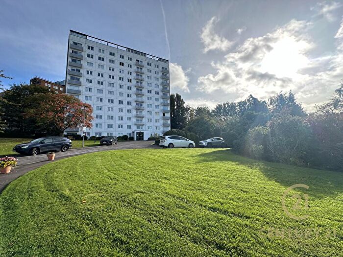 2 Bedroom Flat For Sale In Eaton Drive Kingston Upon Thames, KT2