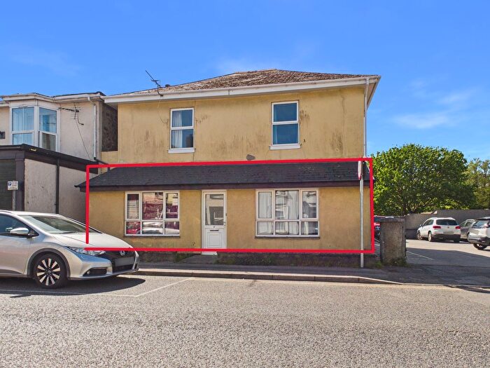 1 Bedroom Flat For Sale In Basset Road, Camborne, Near Town Centre, TR14