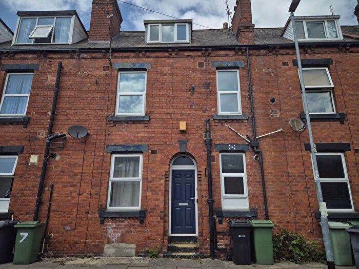 2 Bedroom Terraced House For Sale In Beulah Mount, Leeds, LS6