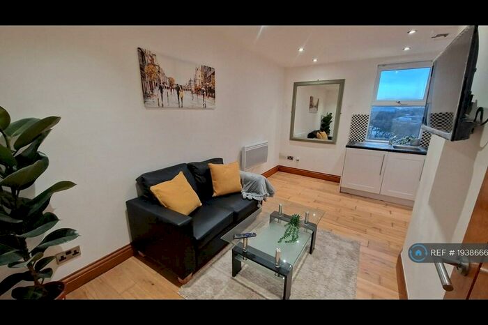 1 Bedroom Flat To Rent In Windsor Road, Newton Heath, M40