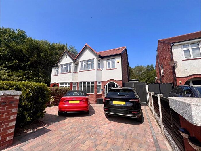 3 Bedroom Semi-Detached House To Rent In Golf Open - Balmoral Drive, Southport - Sleeps, PR9