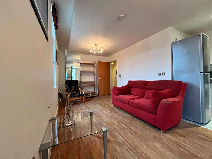 2 Bedroom Flat To Rent In Chatsworth House, Lever Street, Manchester, M1