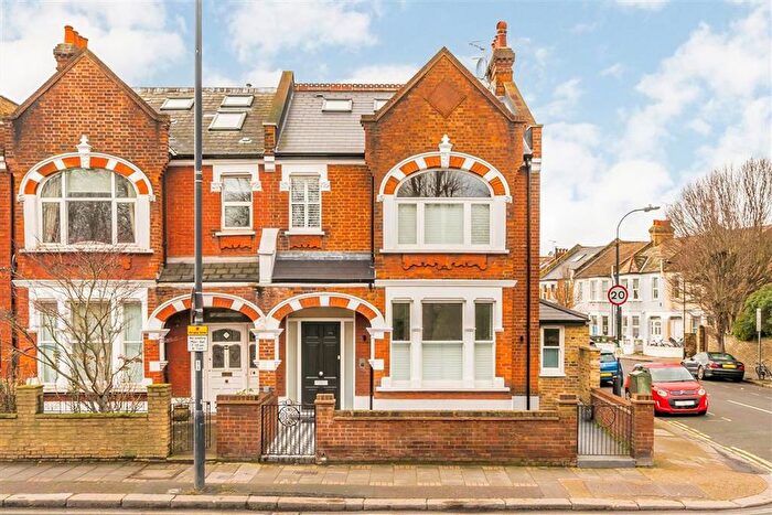 1 Bedroom Flat For Sale In Fulham Palace Road, London, SW6