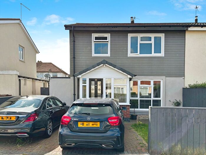 3 Bedroom Semi-Detached House For Sale In Parkside Avenue, Newcastle Upon Tyne, NE7