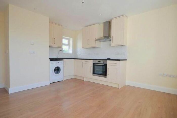 1 Bedroom Flat To Rent In Reading Road, Yateley, GU46