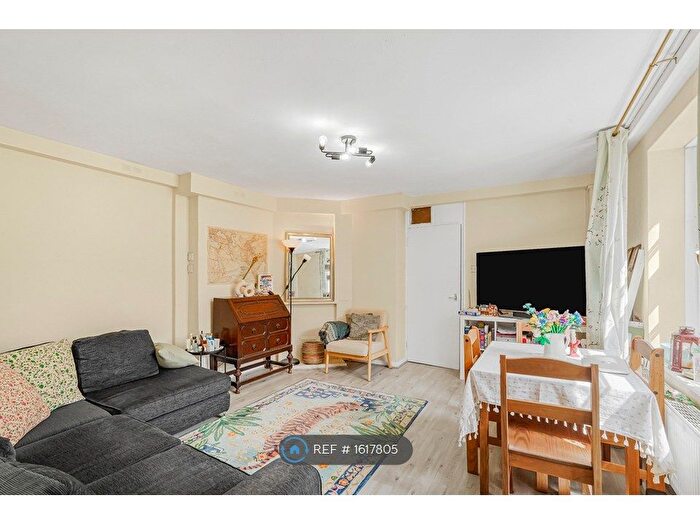 2 Bedroom Flat To Rent In Gosling House, London, E1