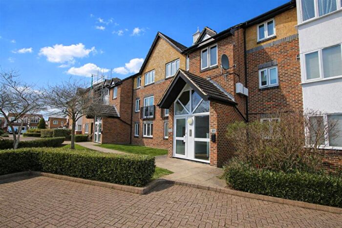 2 Bedroom Apartment For Sale In Cotswold Way, Worcester Park, KT4