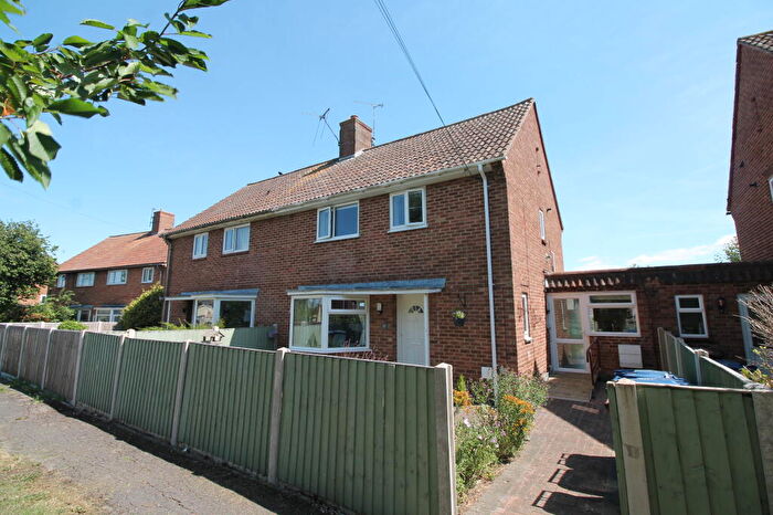 3 Bedroom Semi Detached House For Sale In Wenlock Road, Tewkesbury, GL20