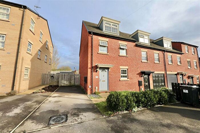 3 Bedroom End Of Terrace House For Sale In Boothferry Park Halt, Hull, HU4