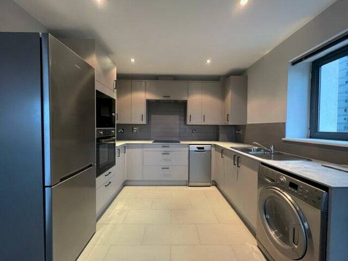 2 Bedroom Flat To Rent In Churchill Way, Cardiff, CF10