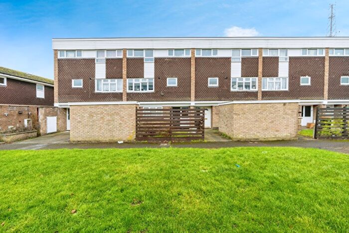 3 Bedroom Flat For Sale In Abbott Crescent, Kempston, Bedford, Bedfordshire, MK42