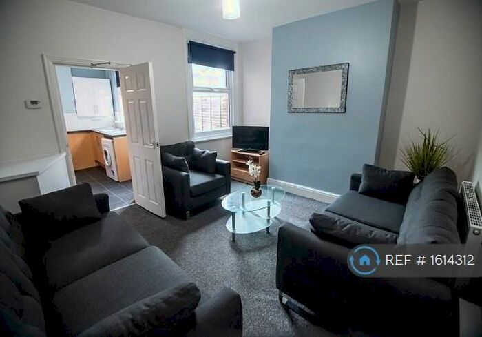 6 Bedroom Terraced House To Rent In Wadbrough Road, Sheffield, S11