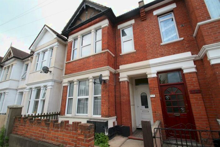 2 Bedroom Flat To Rent In Elmer Avenue, Southend-On-Sea, SS1