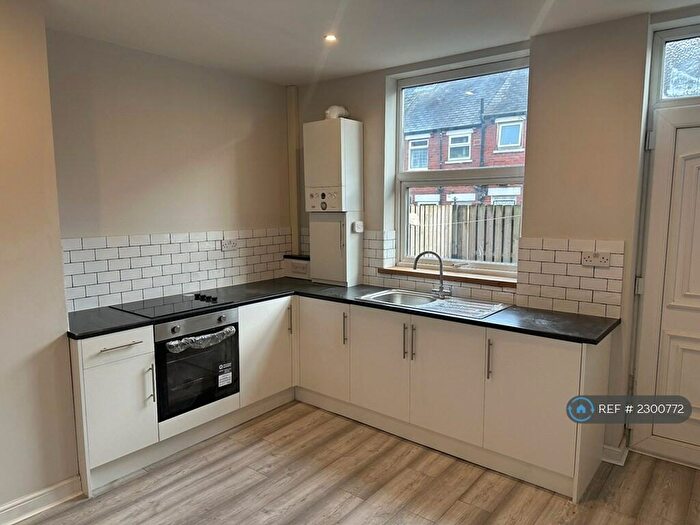 4 Bedroom Terraced House To Rent In Longroyd Grove, Leeds, LS11