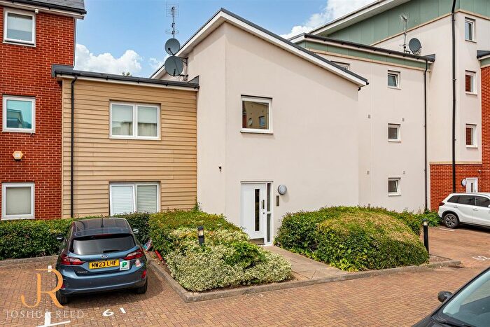 2 Bedroom Flat For Sale In Gladwin Way, Harlow, CM20