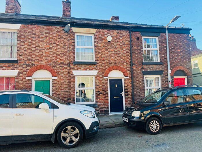 2 Bedroom Terraced House To Rent In High Street, Macclesfield, SK11