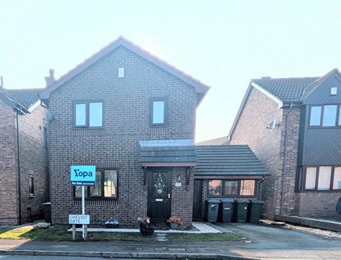 4 Bedroom Detached House For Sale In Cheviot Gate, Bradford, BD12