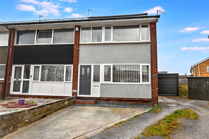 3 Bedroom End Of Terrace House For Sale In Syke Close, Tingley, Wakefield, West Yorkshire, WF3