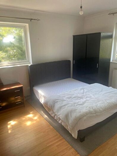2 Bedroom Flat To Rent In The Ridgeway, Chingford, E4