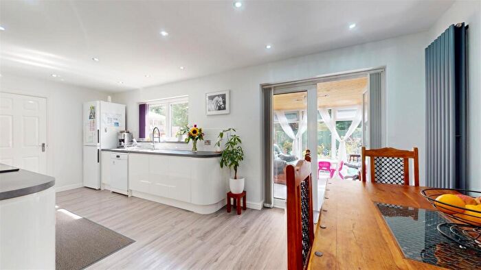 4 Bedroom Detached House For Sale In Nightingale Crescent, Bradville, Milton Keynes, MK13