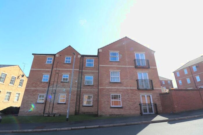 2 Bedroom Flat To Rent In Broom Mills Road, Farsley, Pudsey, West Yorkshire, Uk, LS28