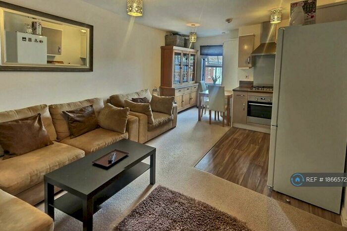 2 Bedroom Flat To Rent In Staldon Court, Swindon, SN1