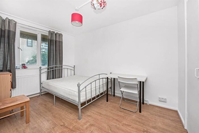 5 Bedroom Apartment To Rent In Thornton House, SE17
