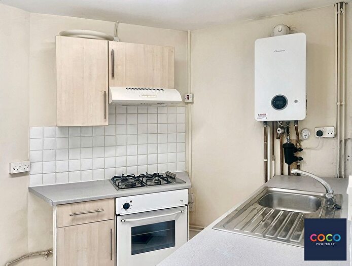 2 Bedroom Flat For Sale In Fortuneswell, - Fortuneswell, DT5